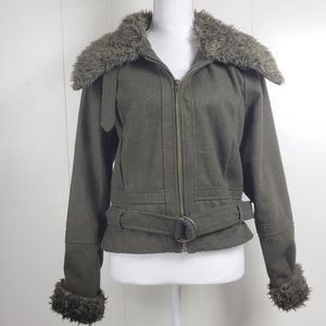 Madrag size Large wool blend faux fur collar coat